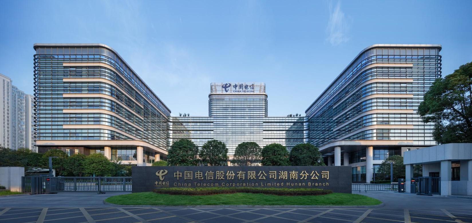 公司承建的湖南信息園（調(diào)度大樓、通信機(jī)房、地下室、附屬樓）工程榮獲兩項(xiàng)（土建、安裝）中國(guó)建設(shè)工程魯班獎(jiǎng)